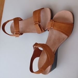 Vionic Wedge Leather Sandal Size 7.5 Toffee New